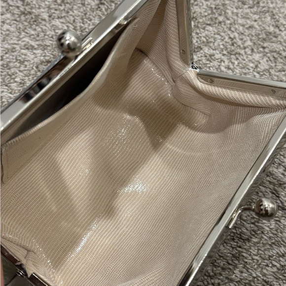 Silver Pebble Leather Handmade Kisslock Boxy Bag/Crossbody, Multi Use Style - Picture 15 of 16